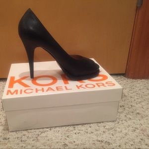 Micheal Koran black pumps.. size 9.5